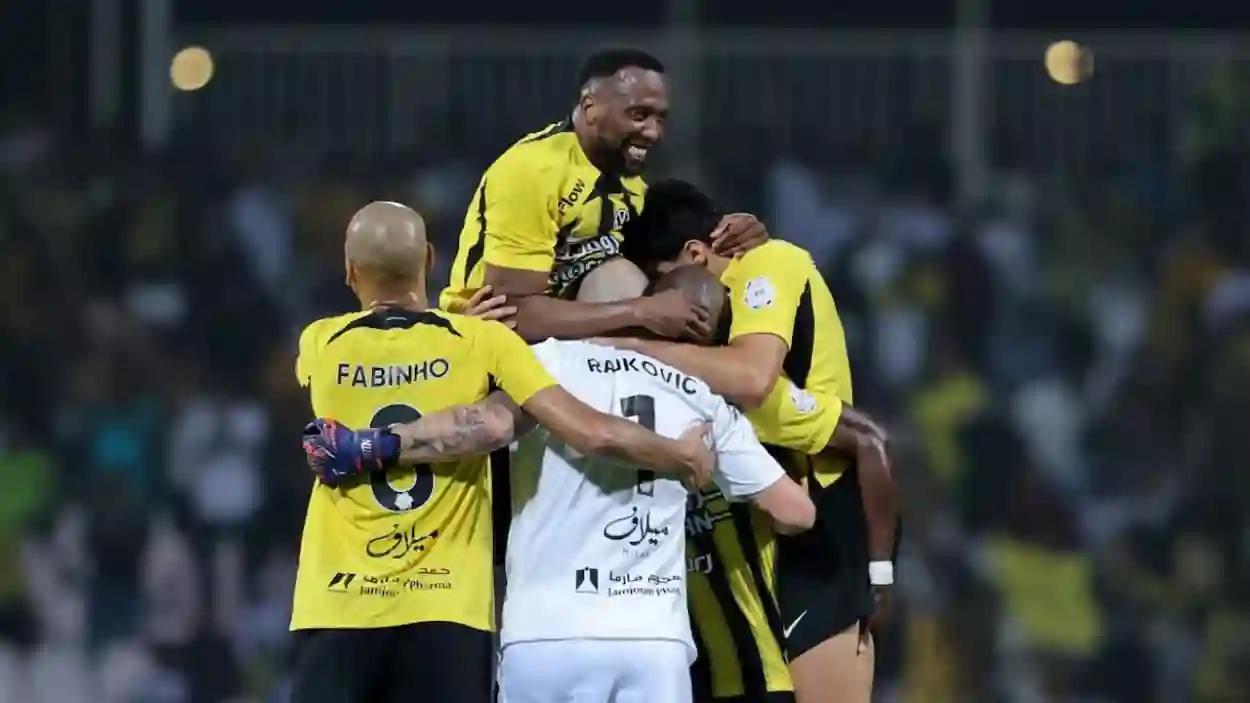 العميد يستعيد أحد أوراقه الرابحة.. لاعب الاتحاد يعود قبل كلاسيكو الهلال!